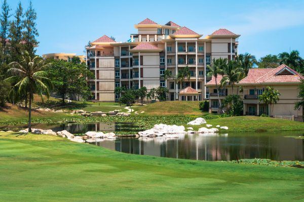 LYN04581 Empire golf club