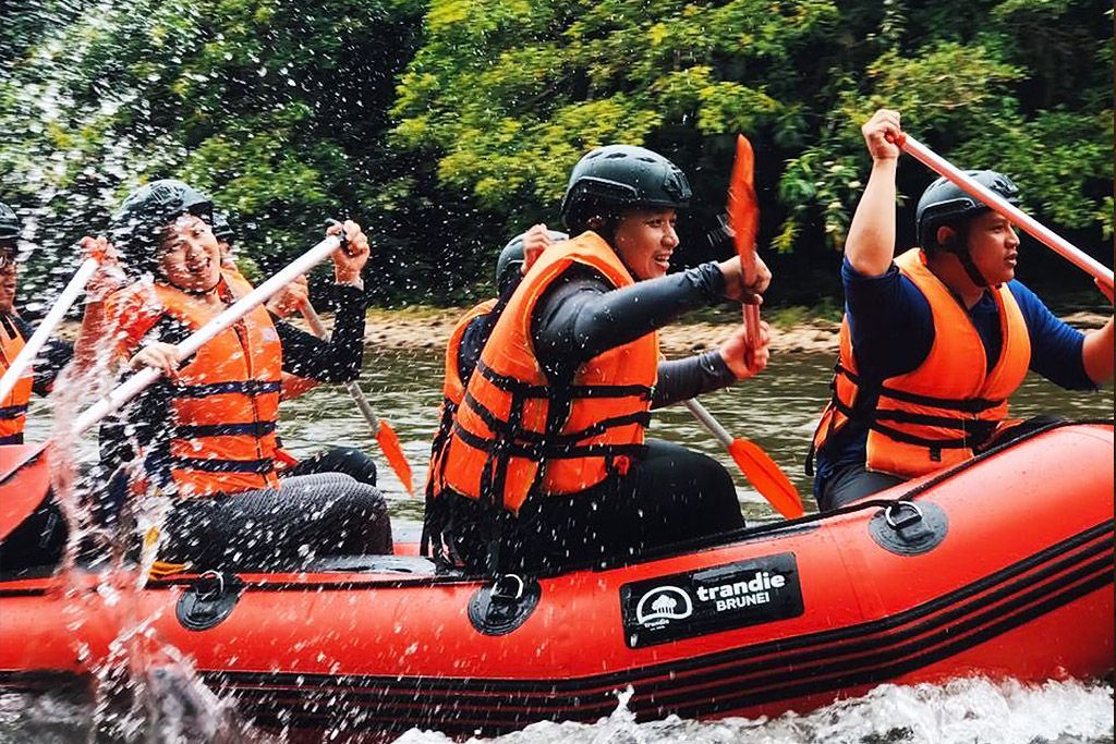 Credits to Trendie Brunei - White river rafting